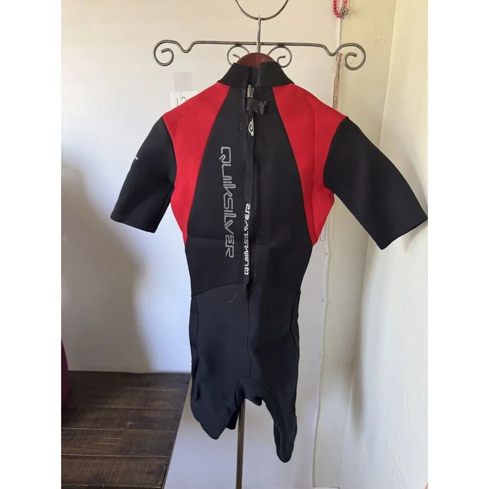 Quiksilver Syncro 2/2 Short Sleeve Kids Wetsuit XS Black Red Surf Swim Suit